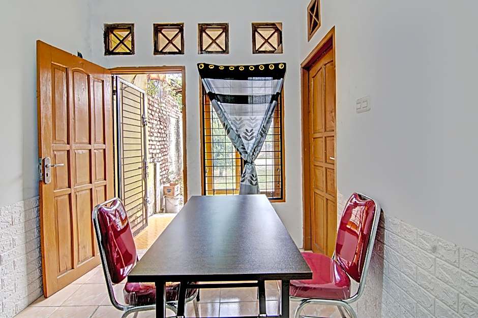 Hotel O Penginapan Puti SyariahNearBandara Sultan Syarif Kasim II