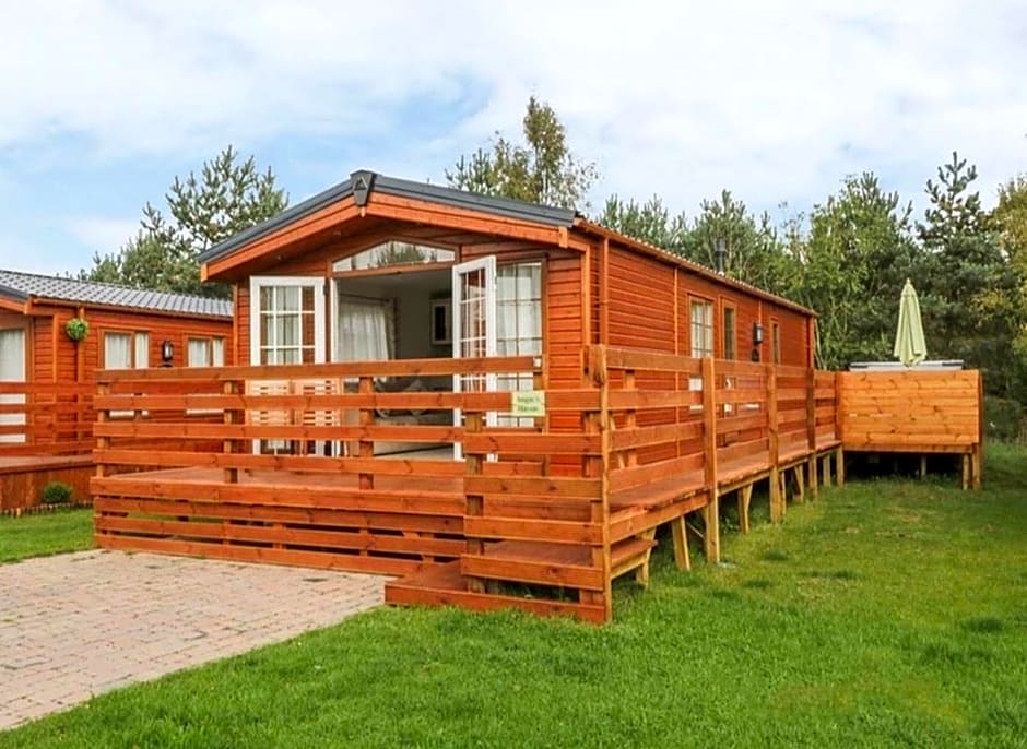 Angie's Haven, Superb 2 Bedroom Lodge with Hot Tub - Sleeps 6 - Felmoor Park