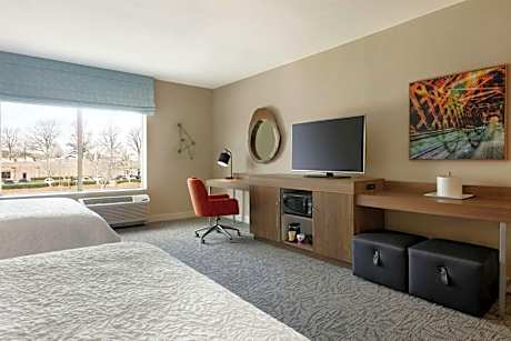 Queen Room with Bath Tub - Mobility Access/Non-Smoking