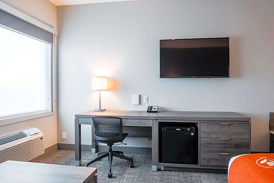 Amsterdam Inn & Suites, an Ascend Collection Hotel