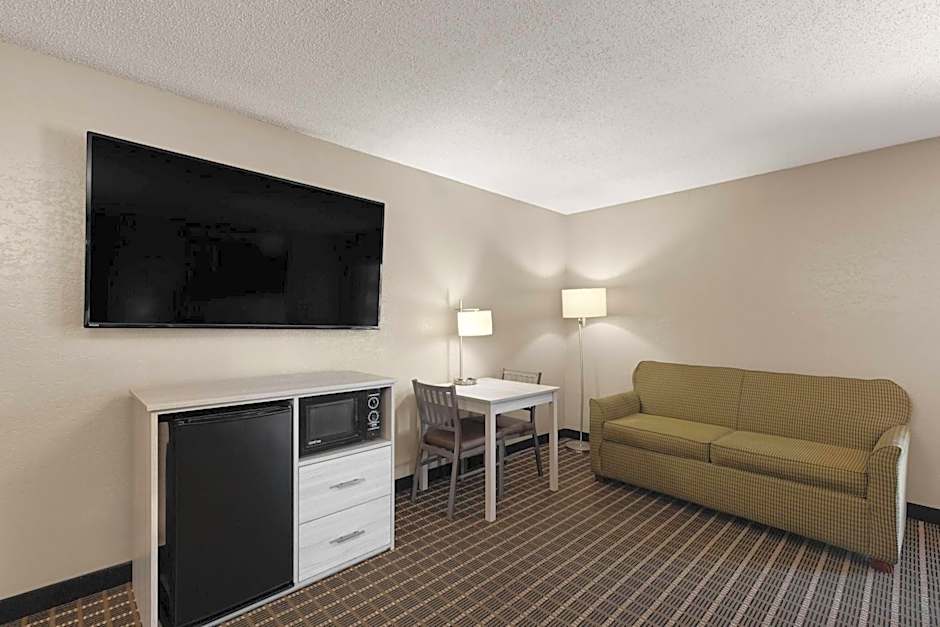 Super 8 by Wyndham Shepherdsville