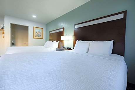 2 Queen Beds, Nonsmoking, Accessible