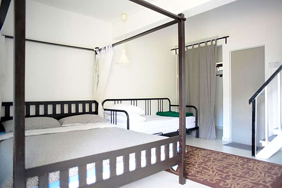 Tiny Boutique Habitat