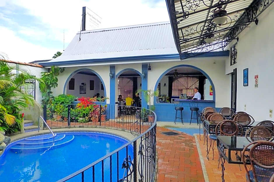 Hotel Santo Tomas / Historical Property