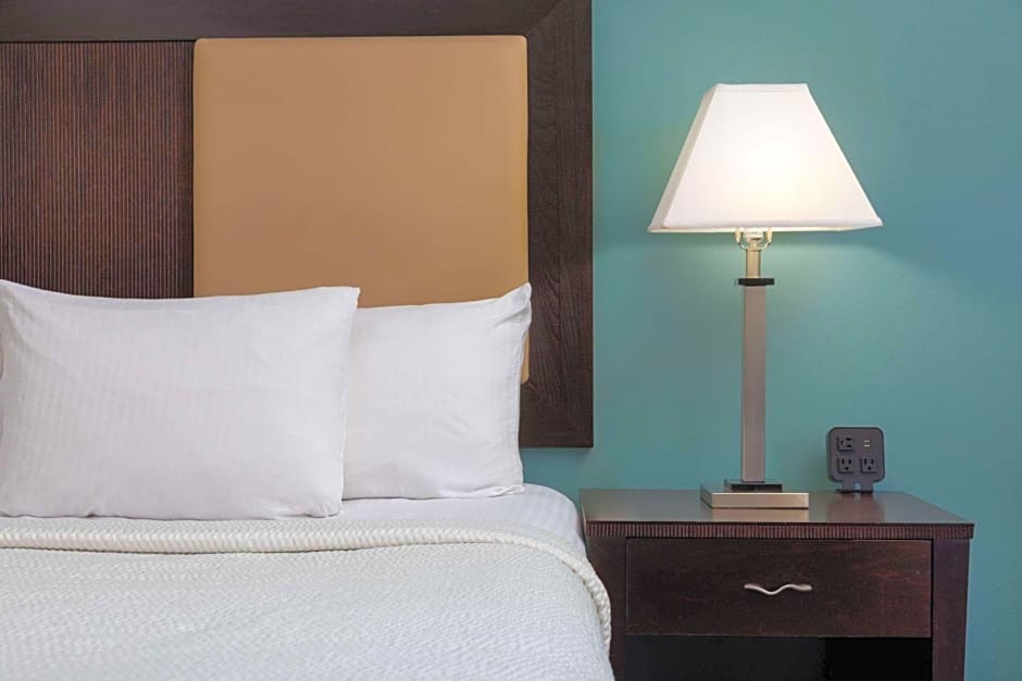 La Quinta Inn & Suites by Wyndham Savannah Airport - Pooler