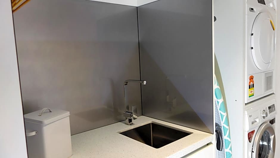 Semaphore Splash Apartments