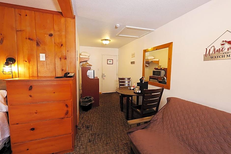 Park Motel and Cabins