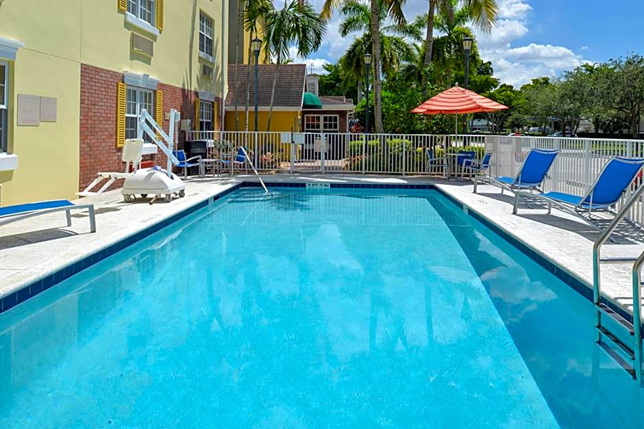Candlewood Suites Miami Lakes By IHG
