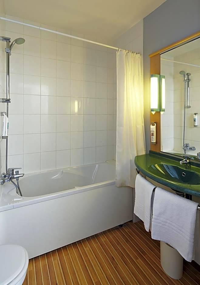 ibis Chartres Ouest Luce