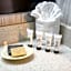 Bridgeway Inn & Suites
