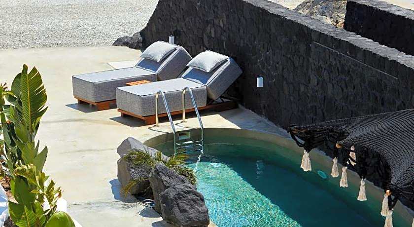 Theano Cave Suites & Villas