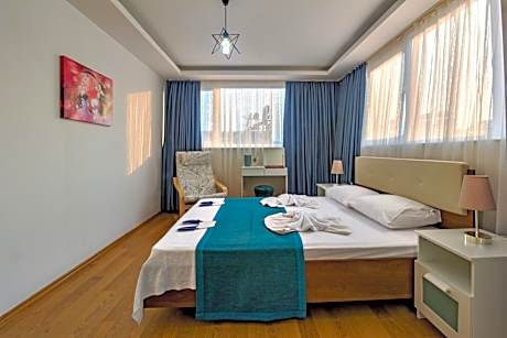 Apartment with Mountain View