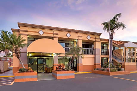 Travelodge by Wyndham Fort Myers North