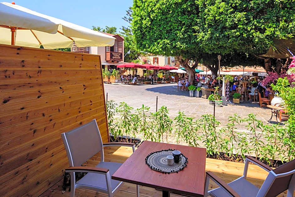 Arthur Suites in Old Town