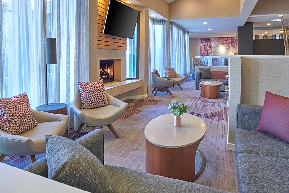 Courtyard By Marriott Detroit Warren