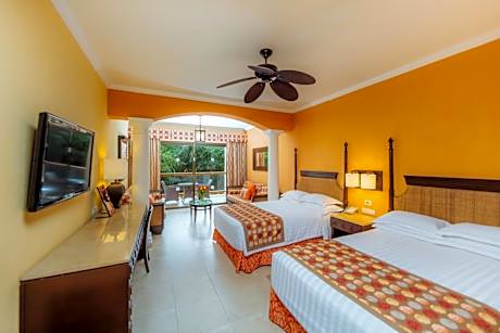 Junior Suite Pool View Premium Level (2 Adults + 1 Child)