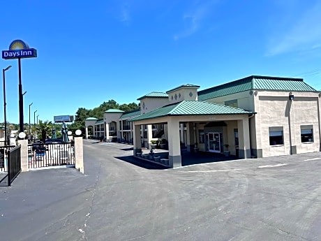 Days Inn by Wyndham Greenville