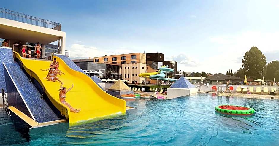 Hotel AquaCity Seasons