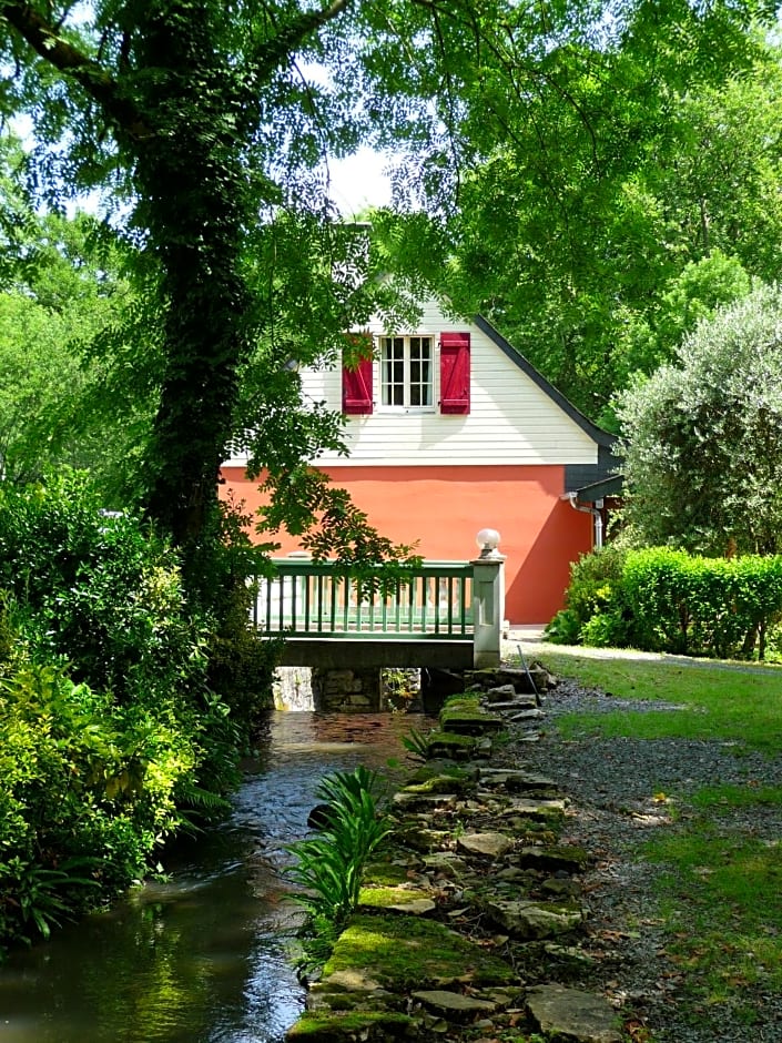 Le Moulin d'Eysus G¿s et chambres d'h¿tes