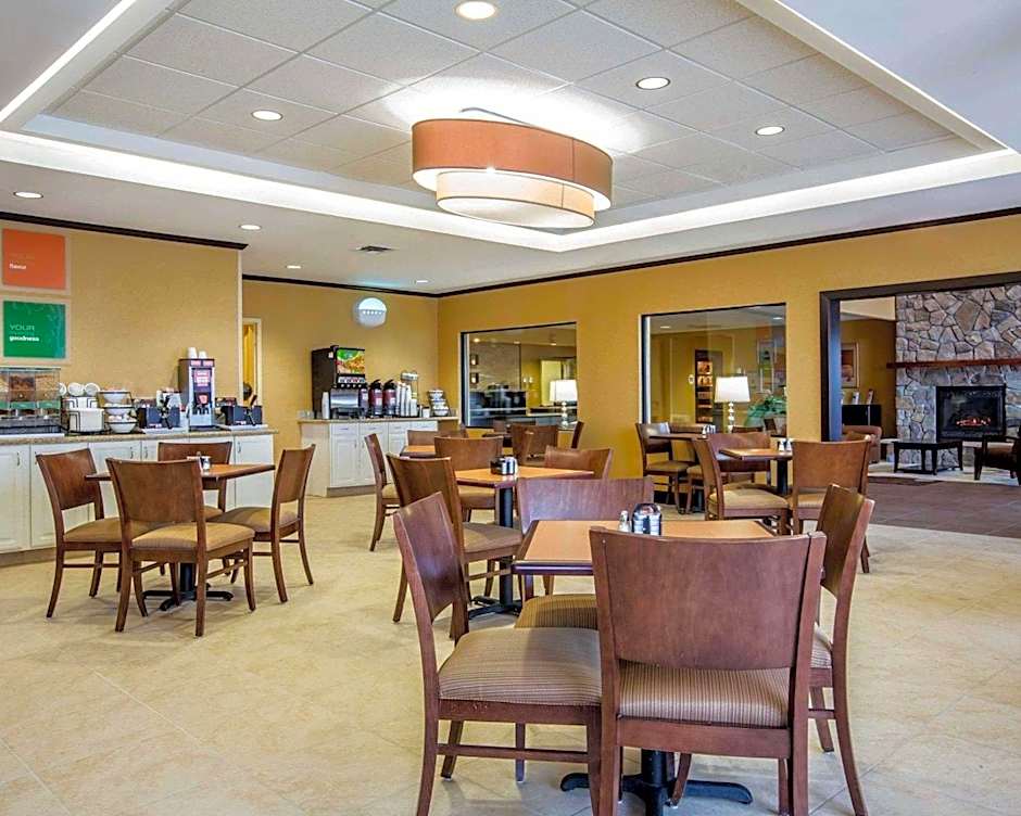 Comfort Inn and Suites adj to Akwesasne Mohawk Casino