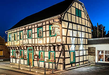 Land-Hotel Zum Schwan, Garni 3 E-LADESTATIONEN, Nähe PHANTASIALAND, Nähe PALMENPARADIES Euskirchen