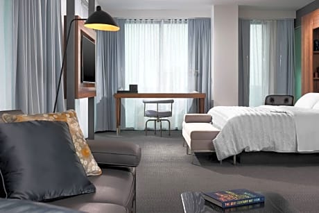 Deluxe Executive King Suite