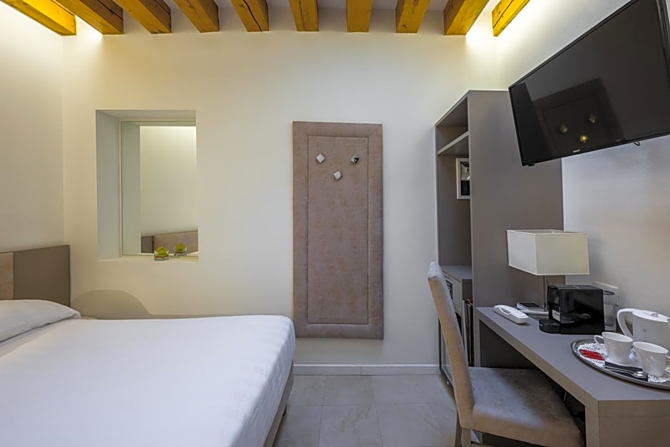 Leone Hotel
