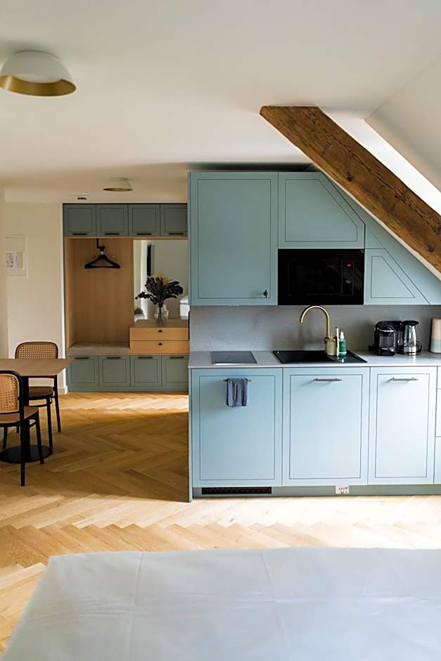 Bob W Munich Airport - Peterhof