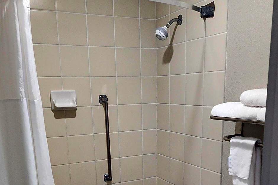 Days Inn by Wyndham Seguin TX