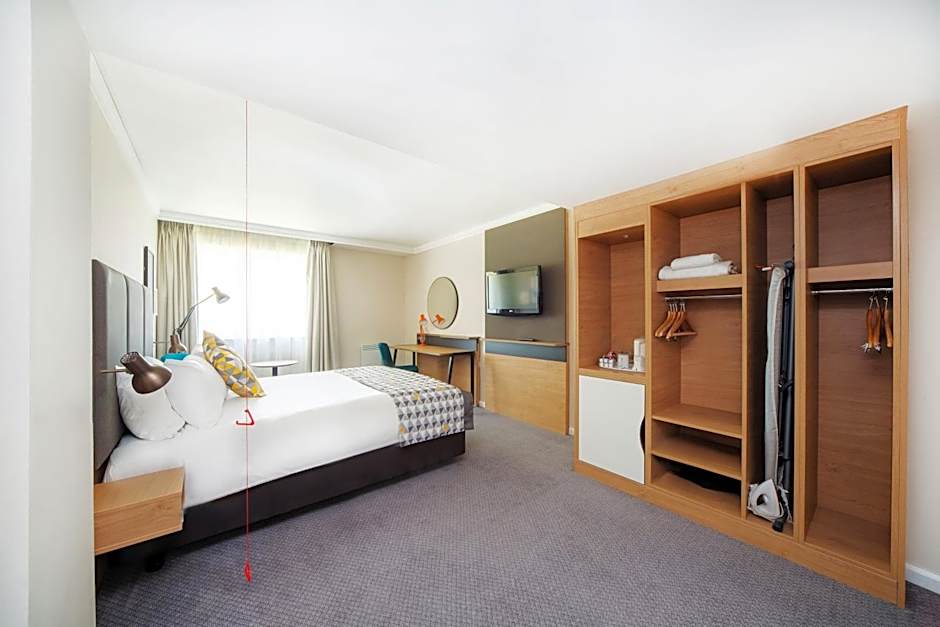 Holiday Inn Reading South M4 Jct 11 By IHG