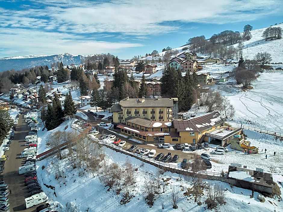 Hotel Dolomiti - Azzurro Club