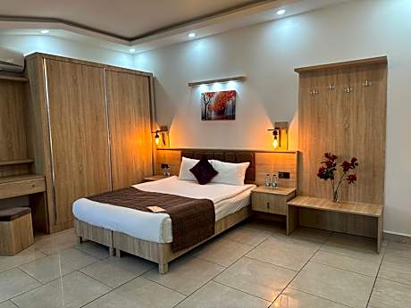 Family Room with Garden View