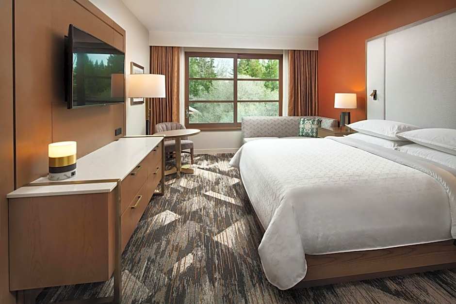 Sheraton Redding Hotel at the Sundial Bridge