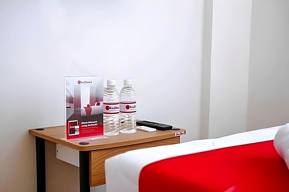 RedDoorz @ Junquera Extension Cebu