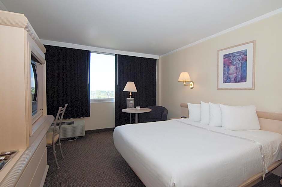 Ramada by Wyndham North Bergen