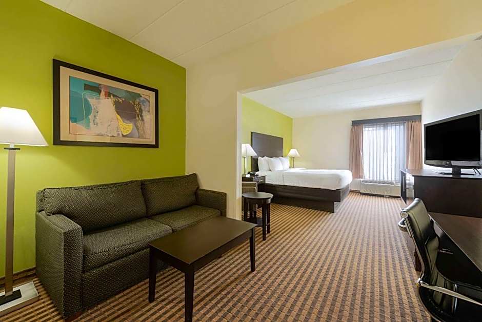 La Quinta Inn & Suites by Wyndham Grove City