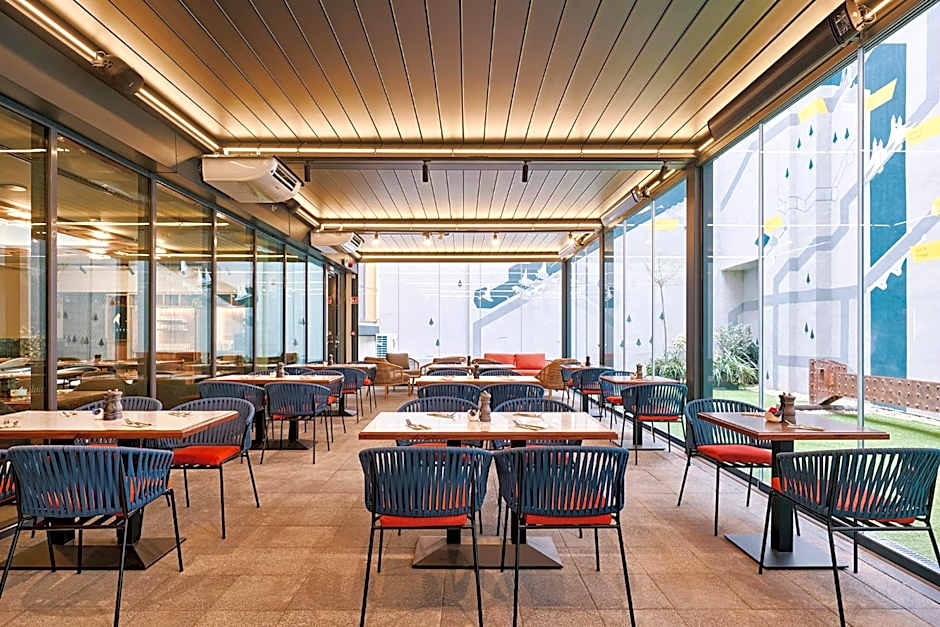D8 Hotel