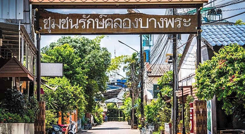 Artist's Place Trat