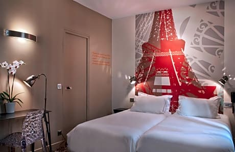 Double or Twin Room Eiffel