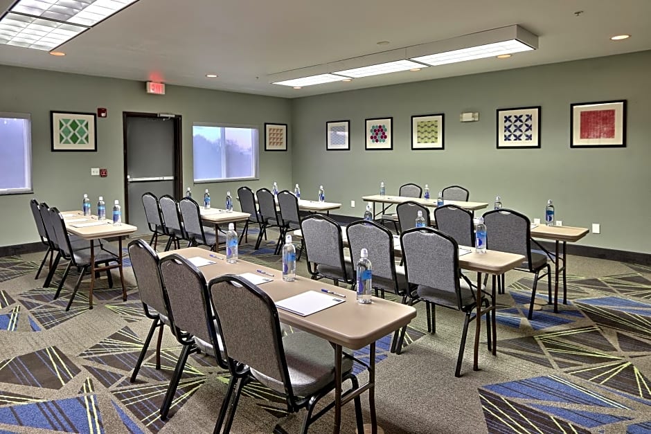 Holiday Inn Express & Suites Portales By IHG