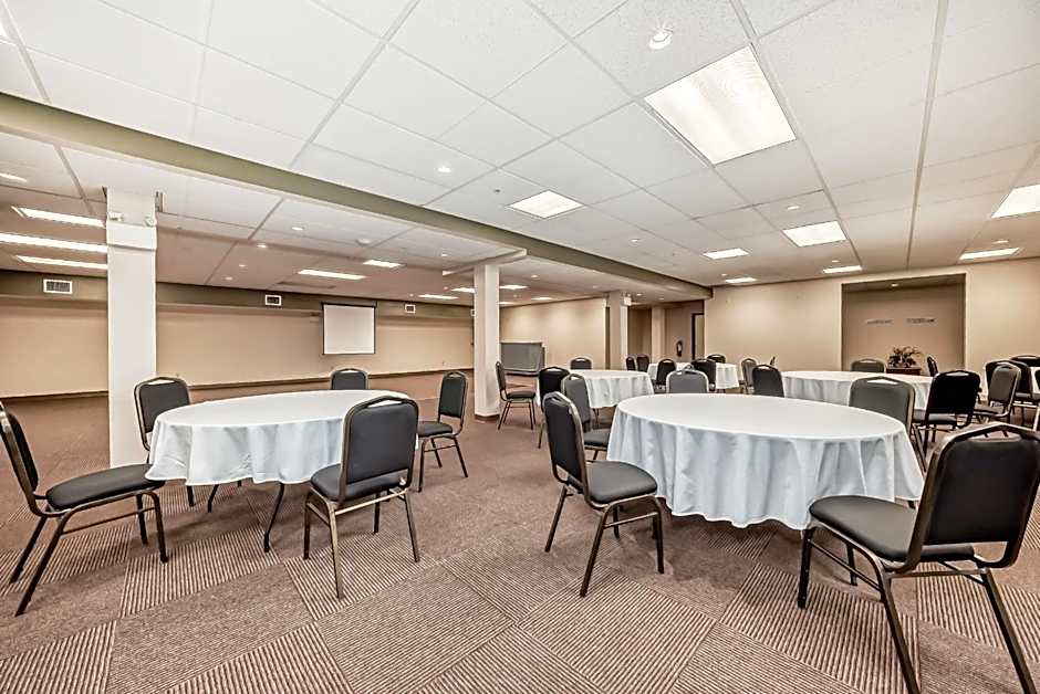 Grande Cache Inn & Suites