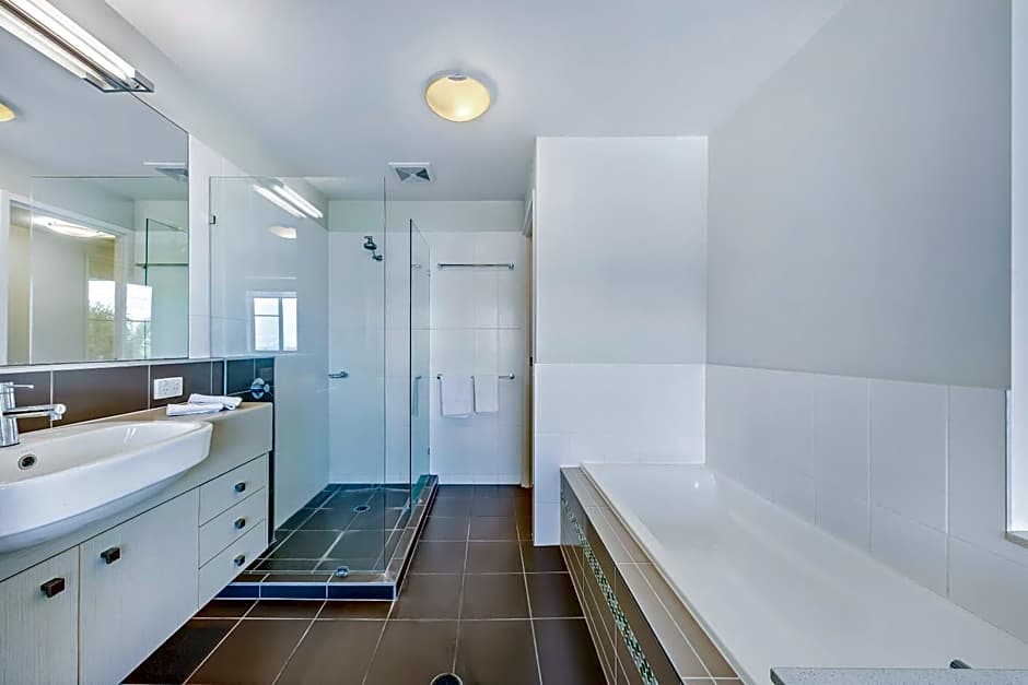 Airlie Summit Apartments