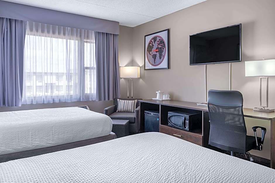 Ramada by Wyndham Thunder Bay Airlane Hotel