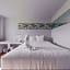 Travel Lodge by Wyndham 10 min from Disney