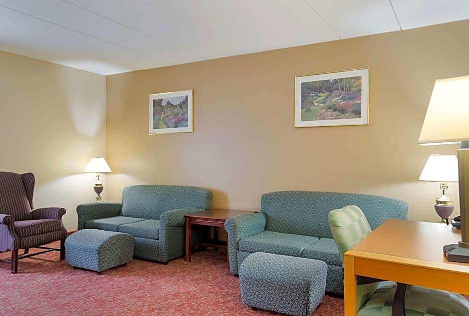All Seasons Inn & Suites