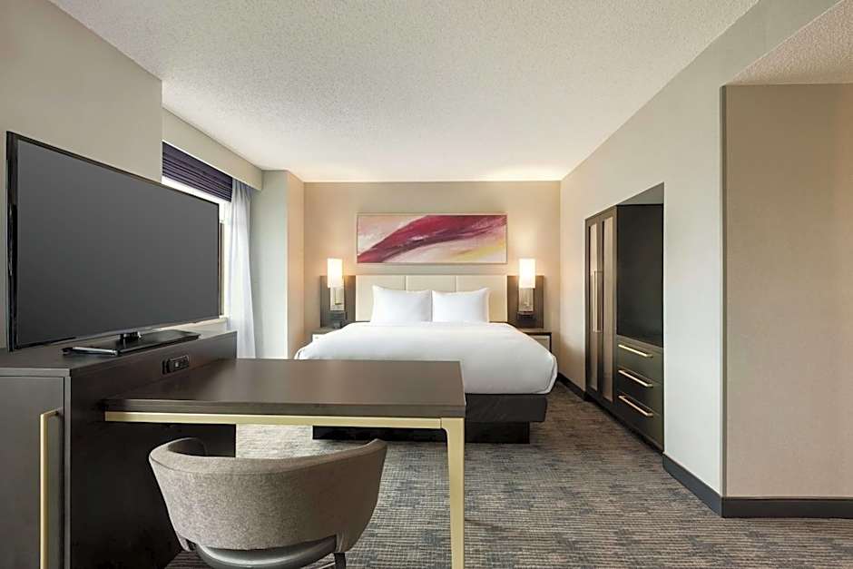 DoubleTree by Hilton St. Paul East