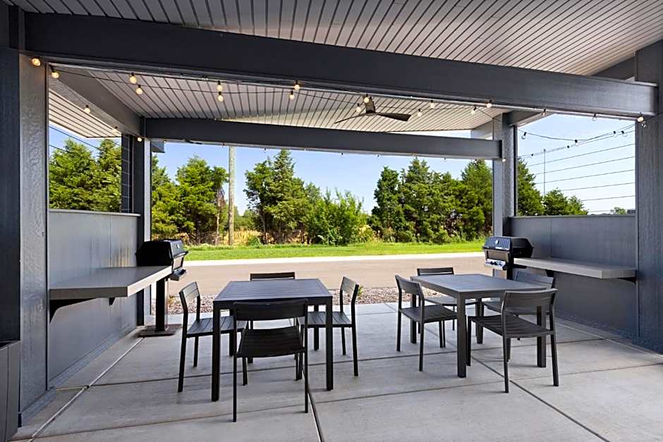 Candlewood Suites McPherson By IHG