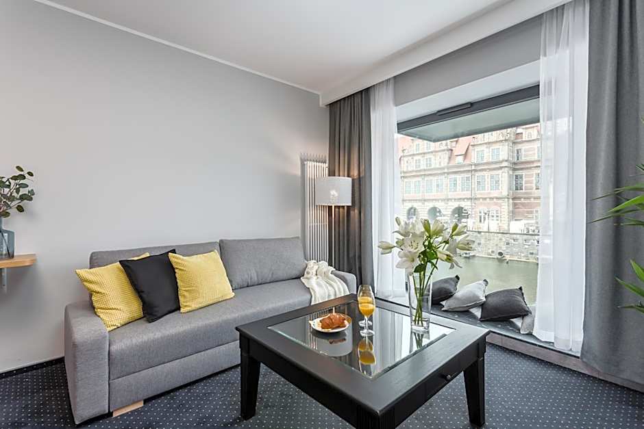 DEO PLAZA Riverside Residence by Noclegi Renters