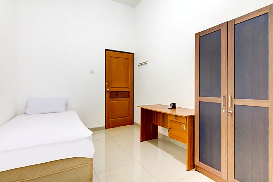 OYO Life 89990 Kost Waterfront 75 Sub