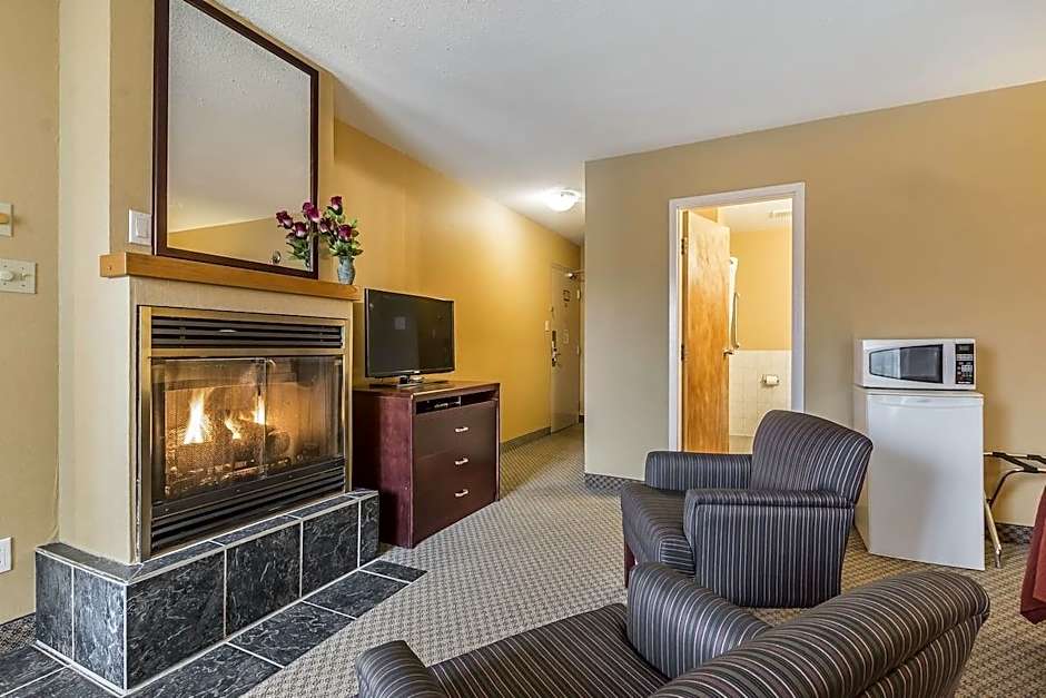 Photo 1 of 6 of Honeymoon Suite